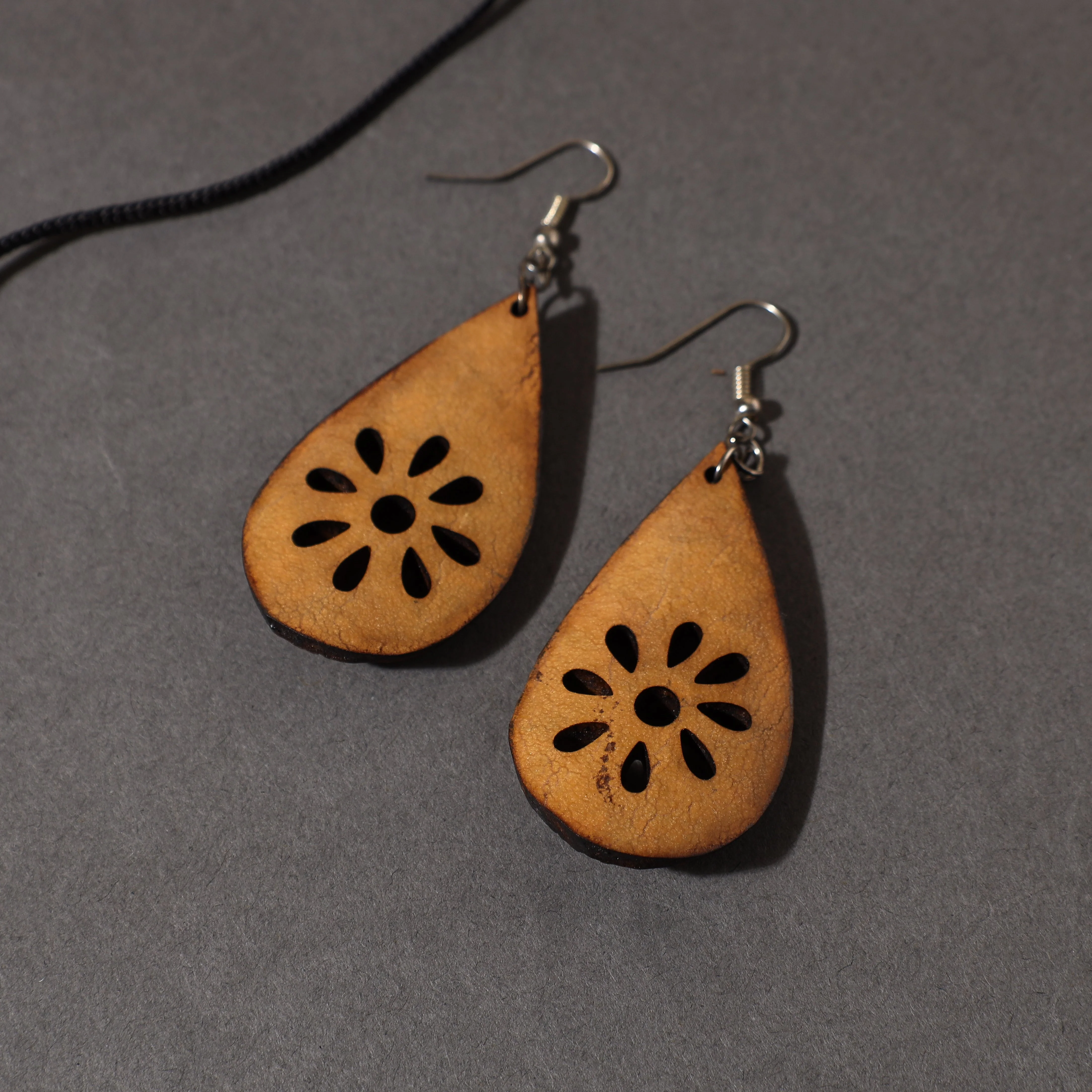Brown - Tuma Craft Hand Carved Dried Bottle Gourd Necklace Set - Image 3